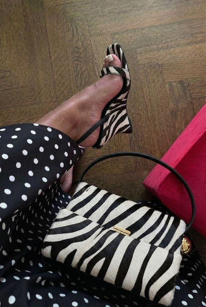 Босоніжки шкіряні з натуральної нерпи в принті зебра на танкетці zebra44 фото